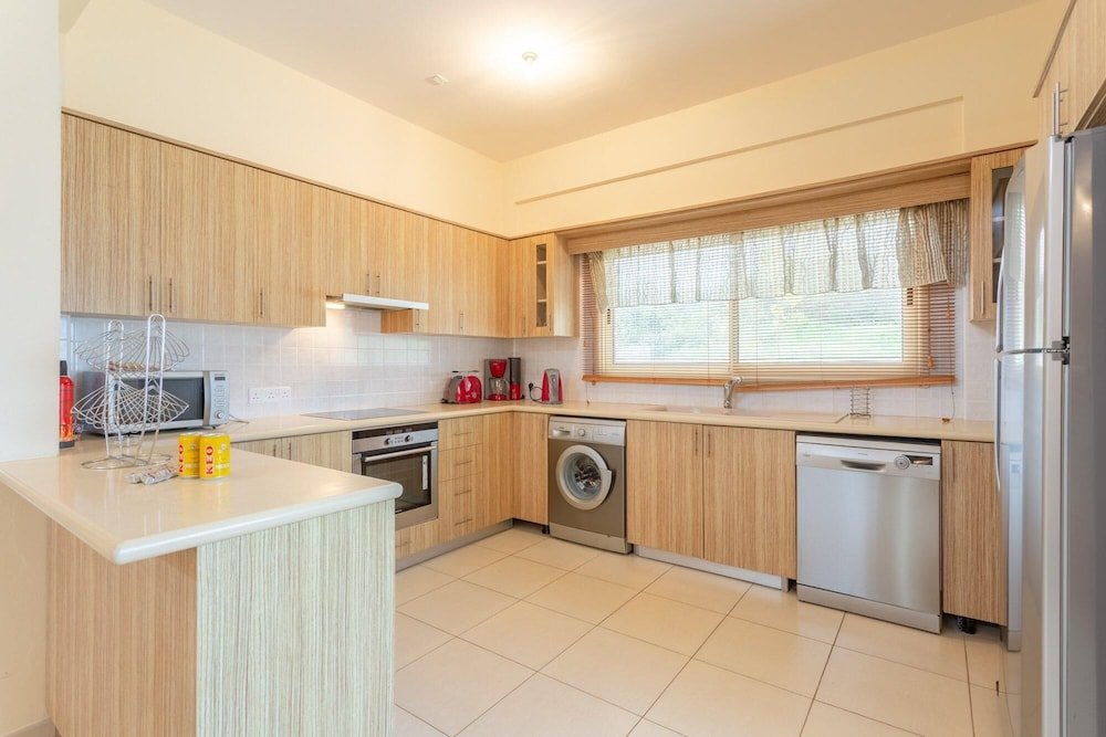 Villa Thalassa Large Private Pool Walk to Beach A C Wifi Car Not Required - 2346 — фото 3