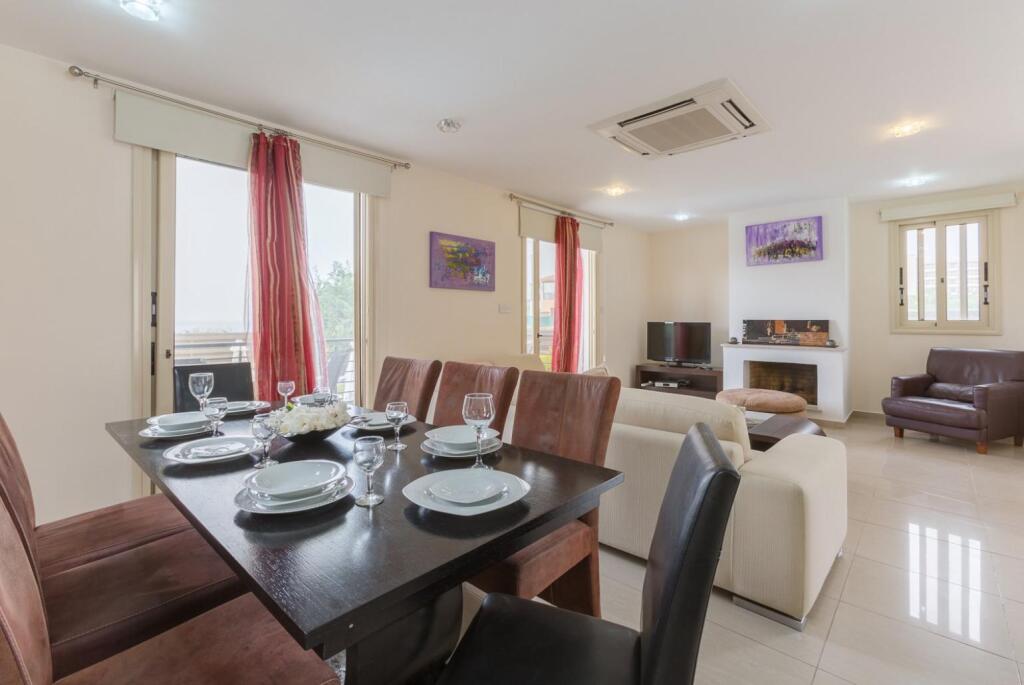 Киссонерга: Villa Felice Large Private Pool Walk to Beach Sea Views A C Wifi Car Not Required - 2776