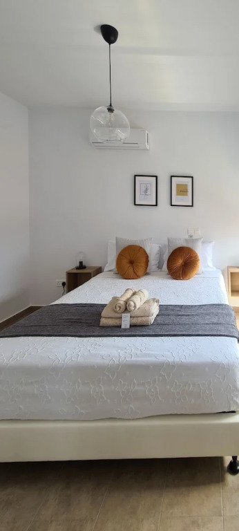 Пафос: Phaedrus Living: Cityview Luxury Flat Walnut Grove 304