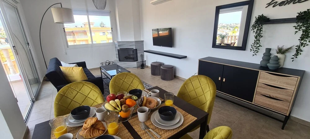Пафос: Phaedrus Living: Cityview Luxury Flat Walnut Grove 304