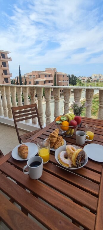 Пафос: Phaedrus Living: Cityview Luxury Flat Walnut Grove 304