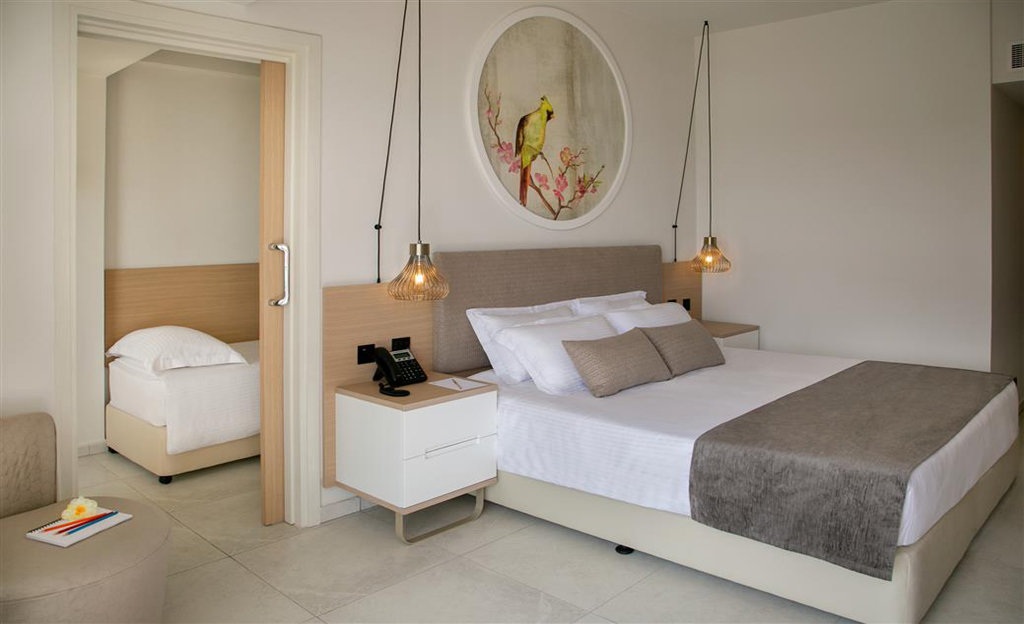 Айя-Напа: Nissiblu Beach Resort