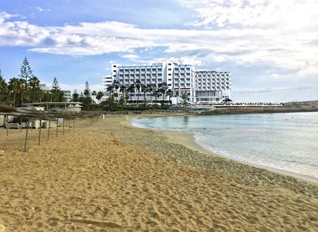 Айя-Напа: Nissiblu Beach Resort