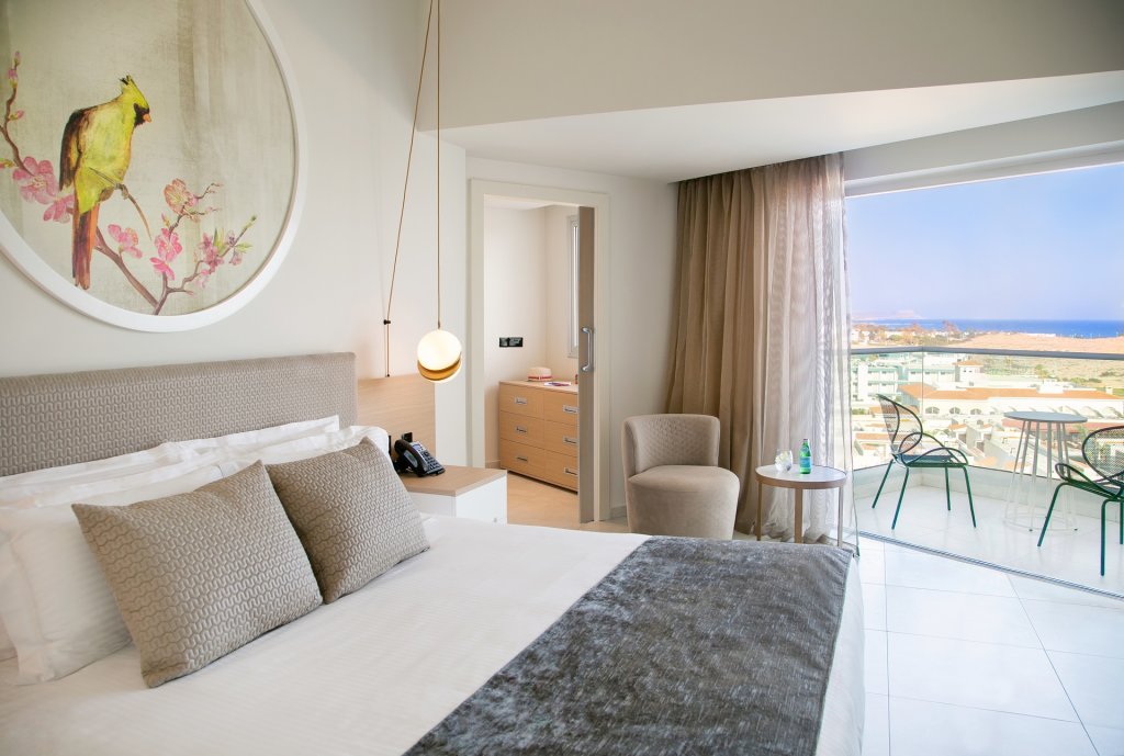Айя-Напа: Nissiblu Beach Resort