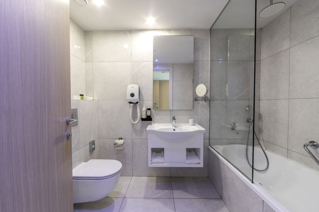 Айя-Напа: Nissiblu Beach Resort