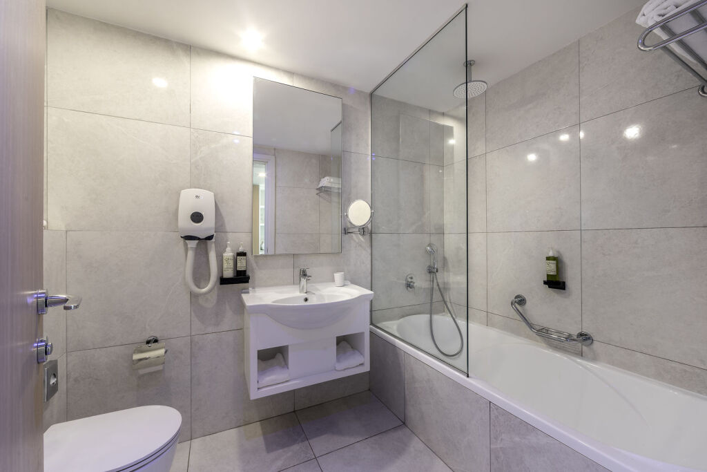 Айя-Напа: Nissiblu Beach Resort