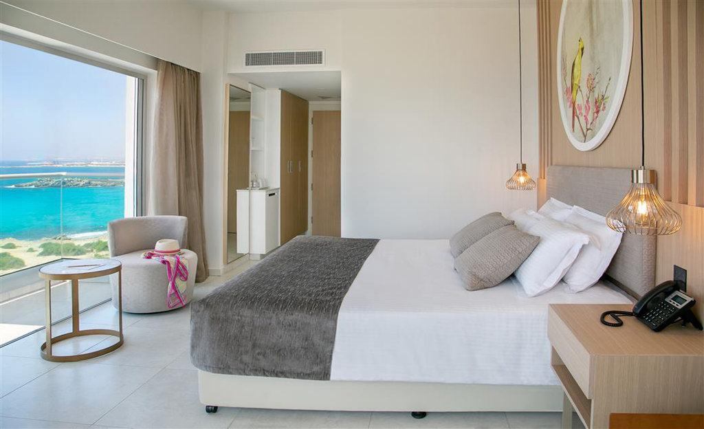 Айя-Напа: Nissiblu Beach Resort
