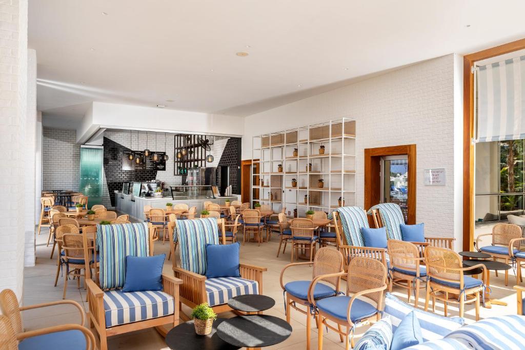 Айя-Напа: Nissiblu Beach Resort