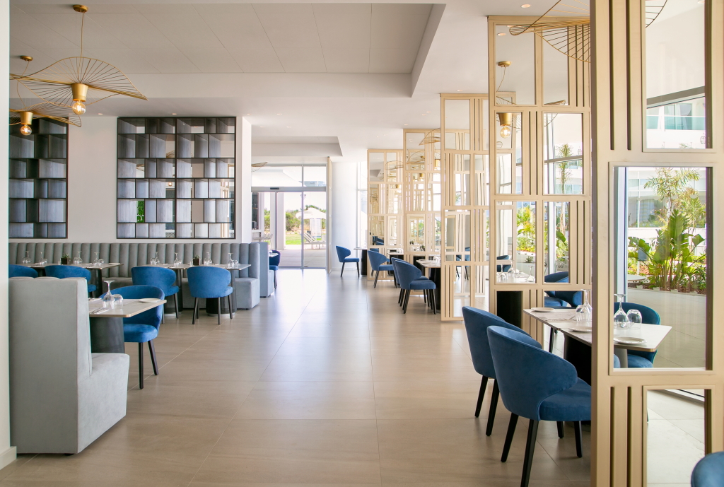 Айя-Напа: Nissiblu Beach Resort