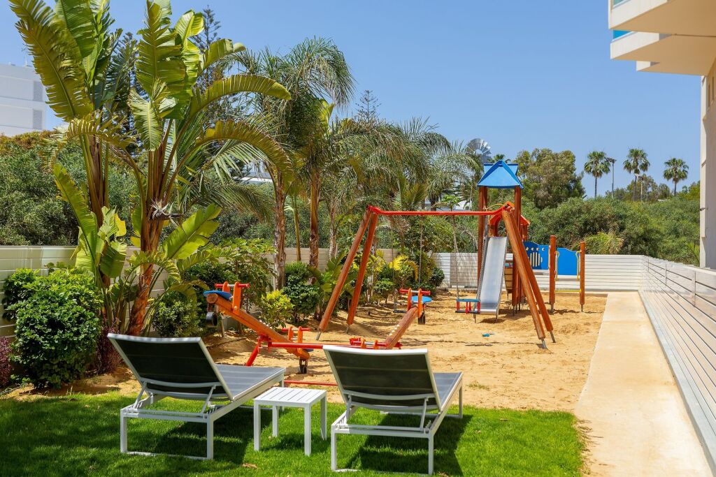 Айя-Напа: Nissiblu Beach Resort