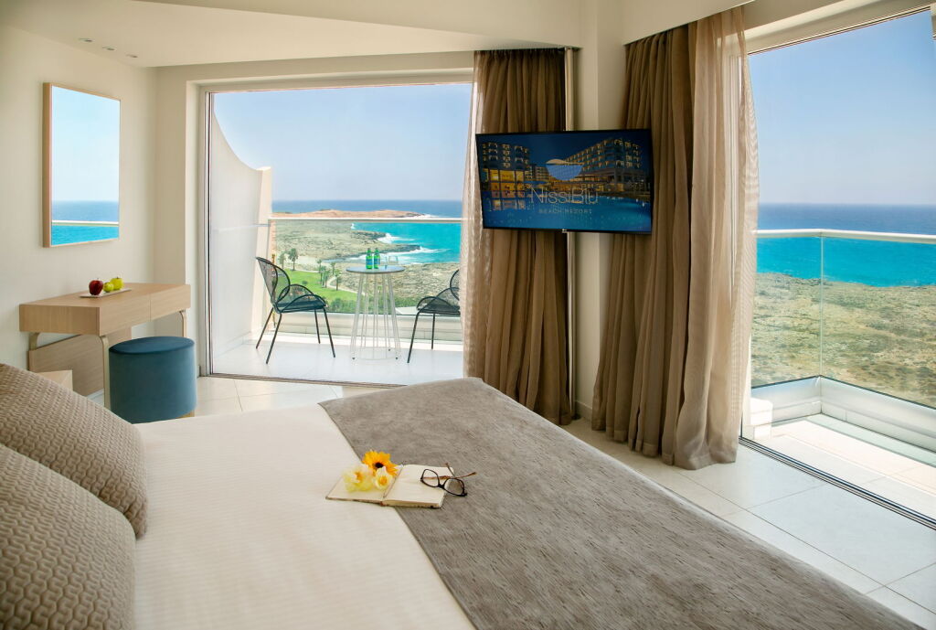 Айя-Напа: Nissiblu Beach Resort