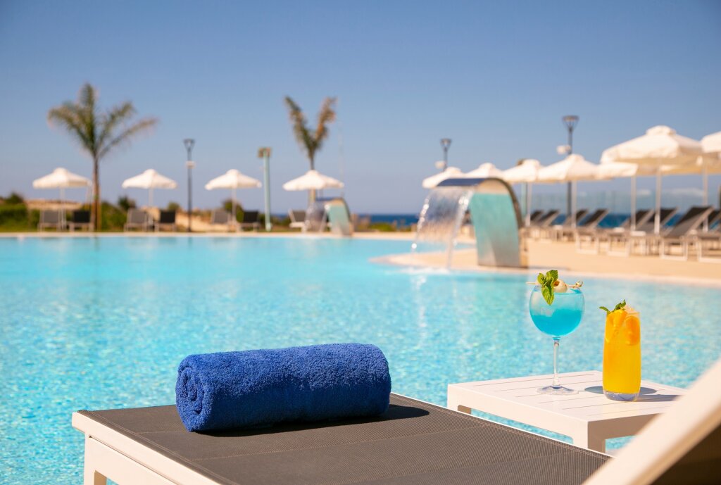 Айя-Напа: Nissiblu Beach Resort