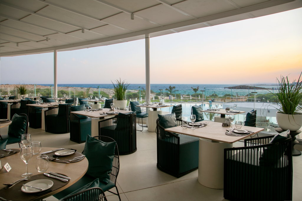 Айя-Напа: Nissiblu Beach Resort