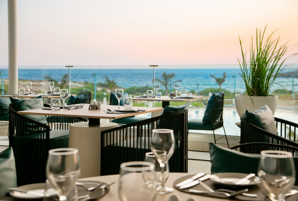 Айя-Напа: Nissiblu Beach Resort