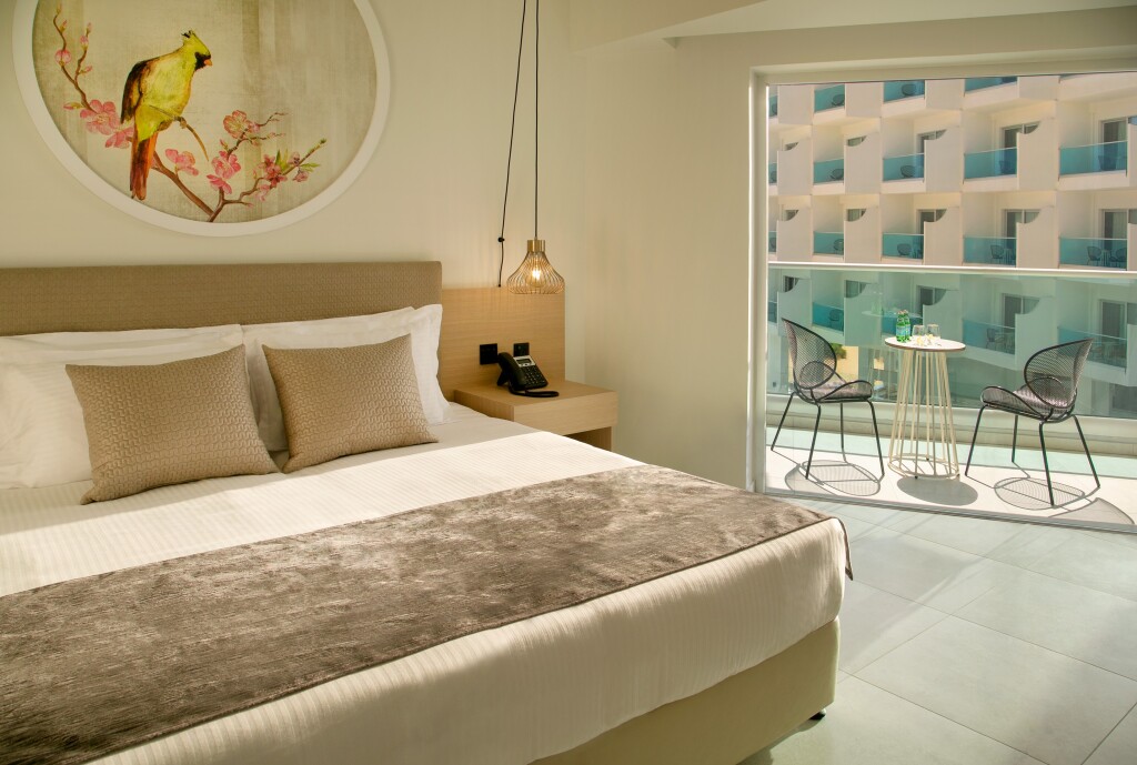Айя-Напа: Nissiblu Beach Resort