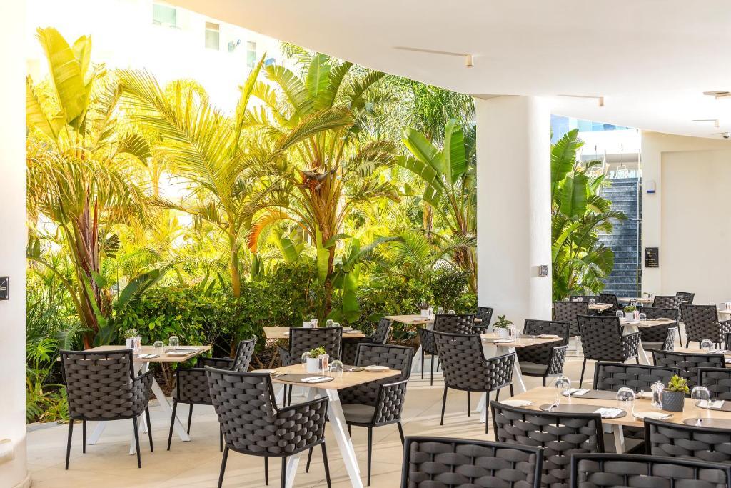 Айя-Напа: Nissiblu Beach Resort