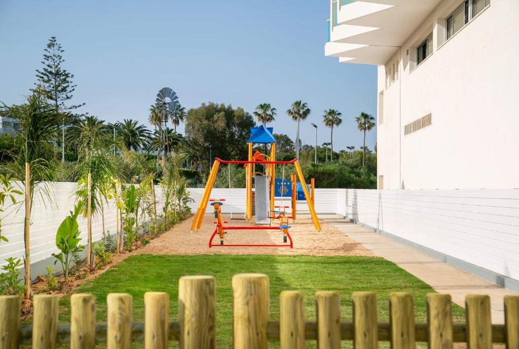 Айя-Напа: Nissiblu Beach Resort