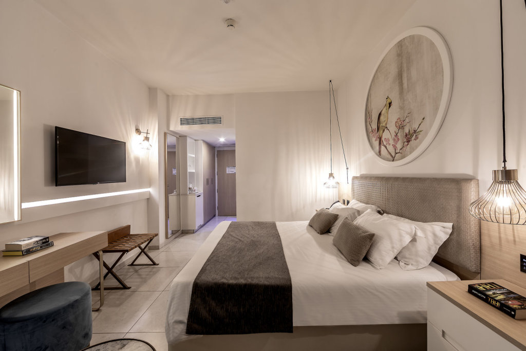 Айя-Напа: Nissiblu Beach Resort