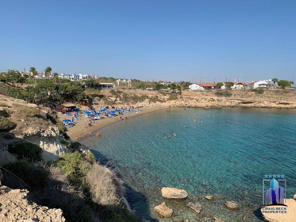 Паралимни: Sea View Villa W/ Private Pool + Beach Only 150m