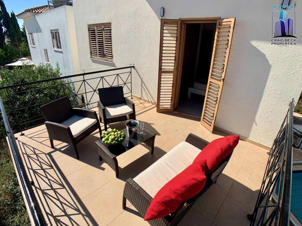 Паралимни: Sea View Villa W/ Private Pool + Beach Only 150m