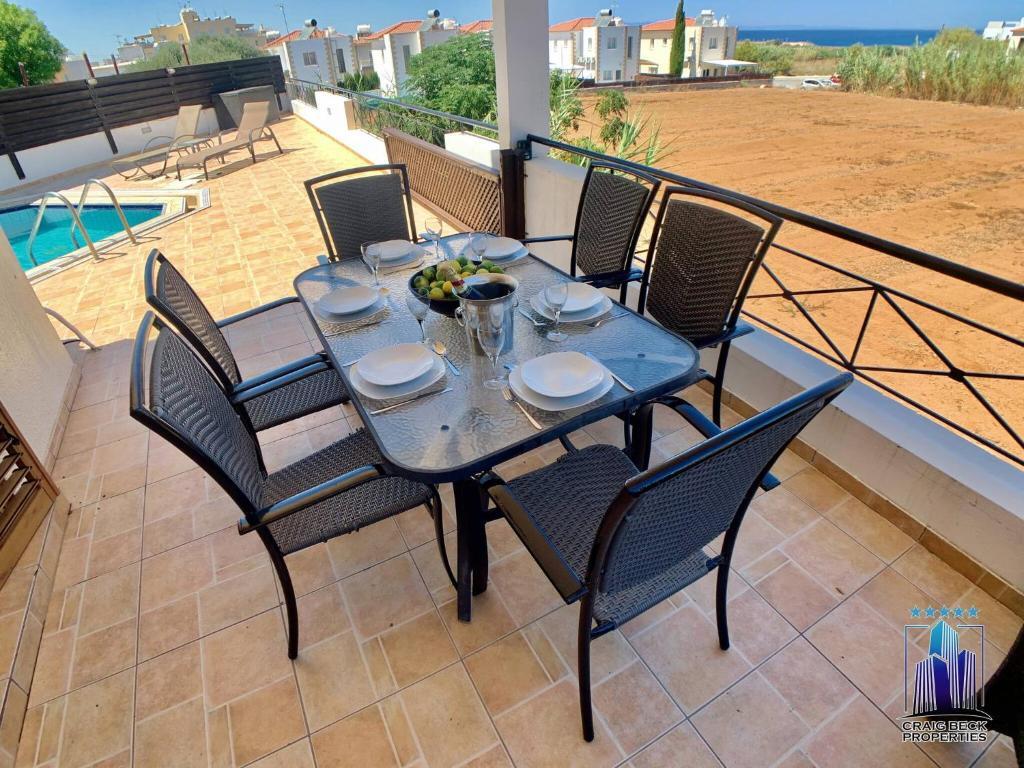 Паралимни: Sea View Villa W/ Private Pool + Beach Only 150m