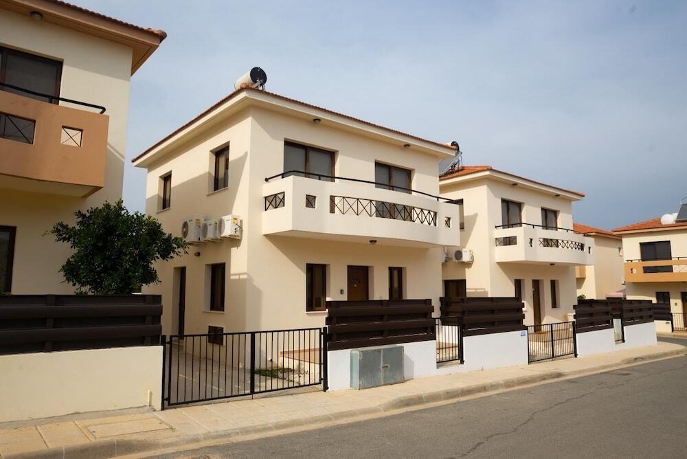 Паралимни: Malama Villas
