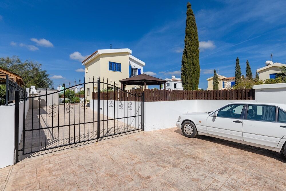 Айя-Напа: Villa Thekla