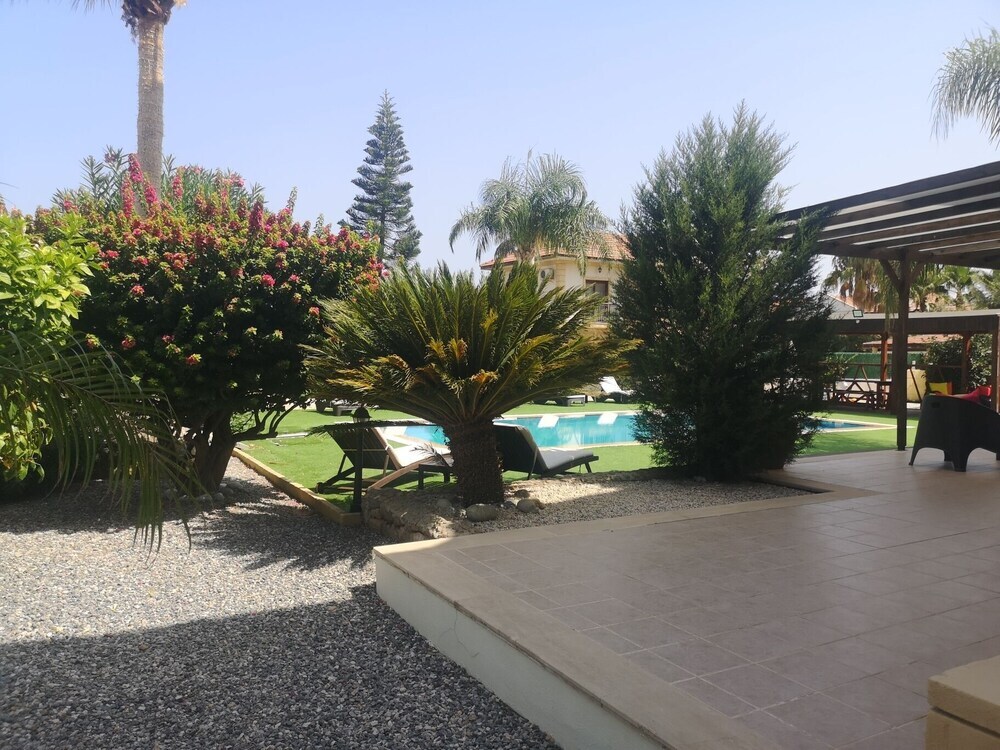 Алсанджак: Stunning Private Villa - Beautiful Gardens & Pool
