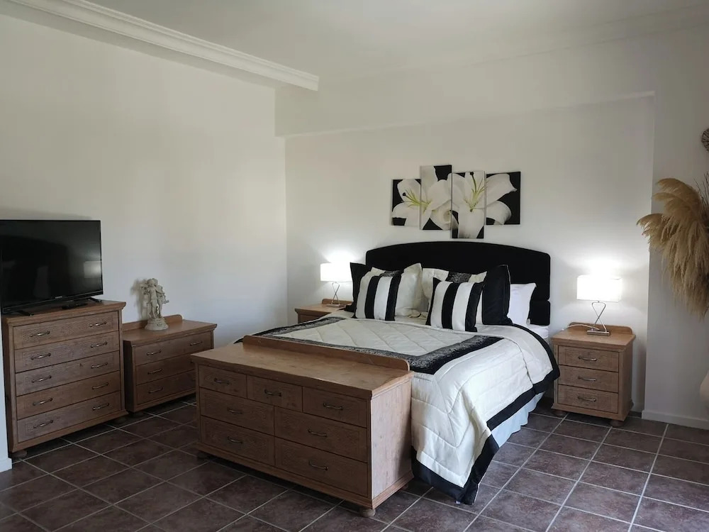 Алсанджак: Stunning Private Villa - Beautiful Gardens & Pool