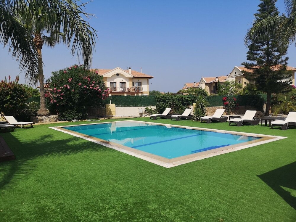 Алсанджак: Stunning Private Villa - Beautiful Gardens & Pool