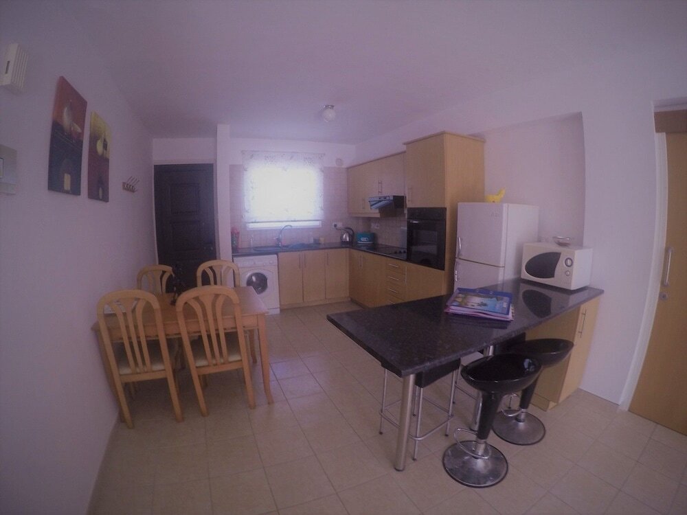 Паралимни: Bambos Apartment