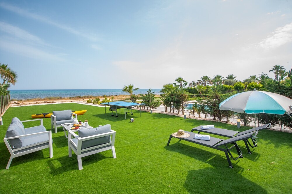 Айя-Напа: Sea front Villa Dagi - Gorgona Complex
