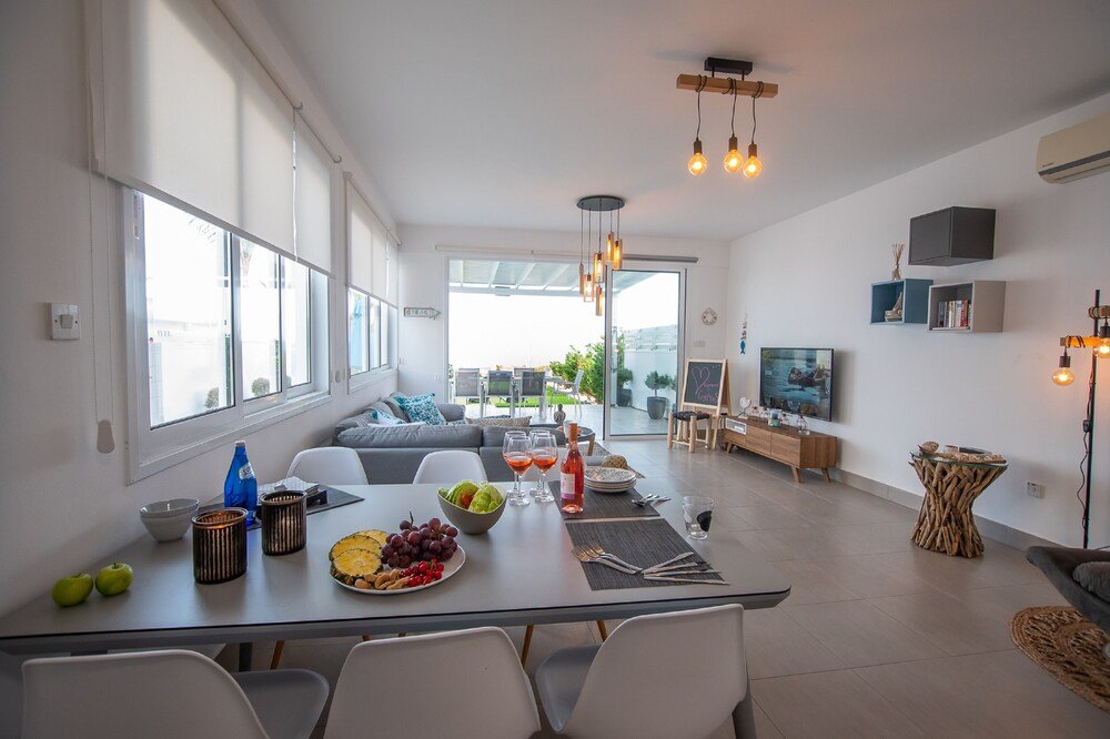 Айя-Напа: Sea front Villa Dagi - Gorgona Complex