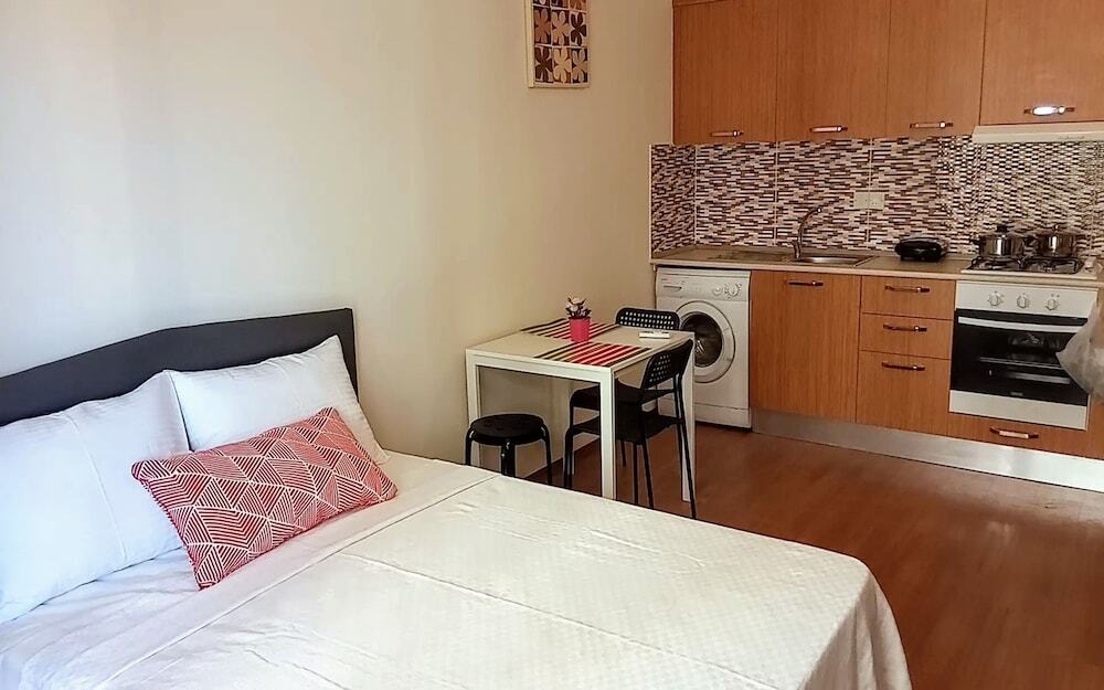 Авгору: Longbeach Studio Apartment