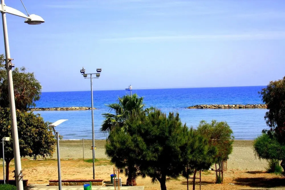 Лимассол: Blue Coast