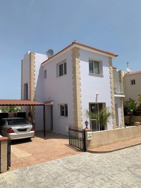 Паралимни: Stylianos Villa