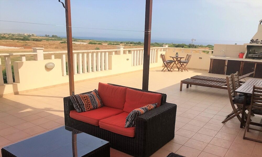 Паралимни: Seaview Apartment