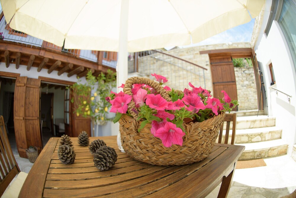Скарину: Thyone Uno Bal Cottage