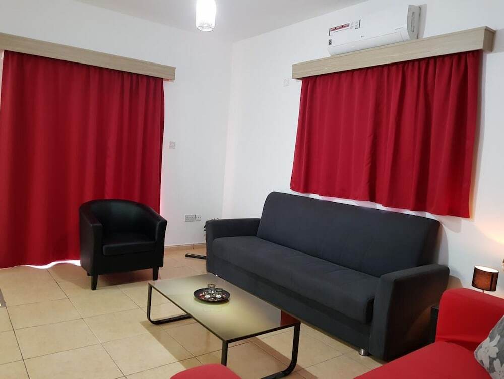 Пафос: Valentina Apartments