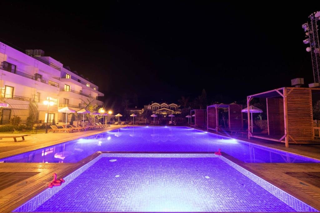 Алсанджак: Palmonte Suites Hotel