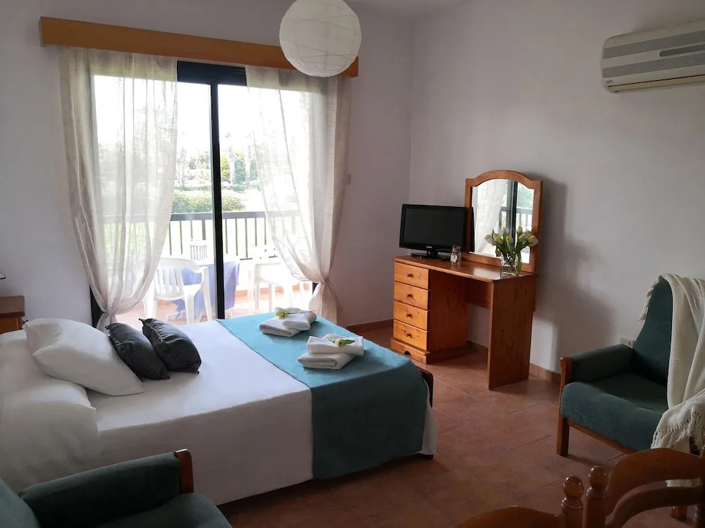 Пафос: Seashell Apartments