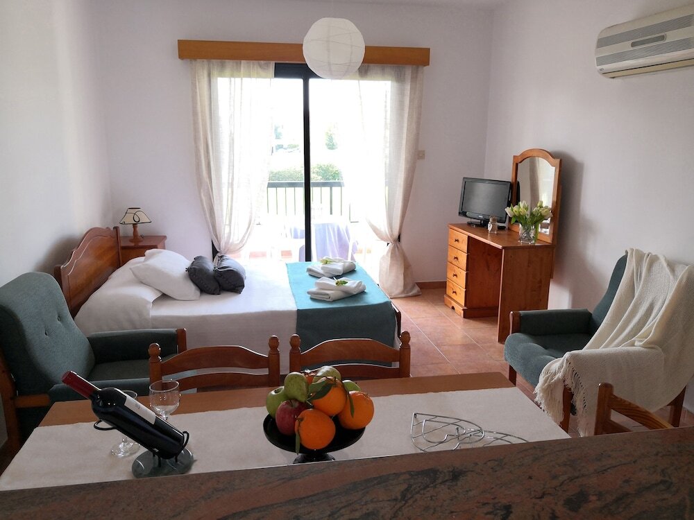 Пафос: Seashell Apartments