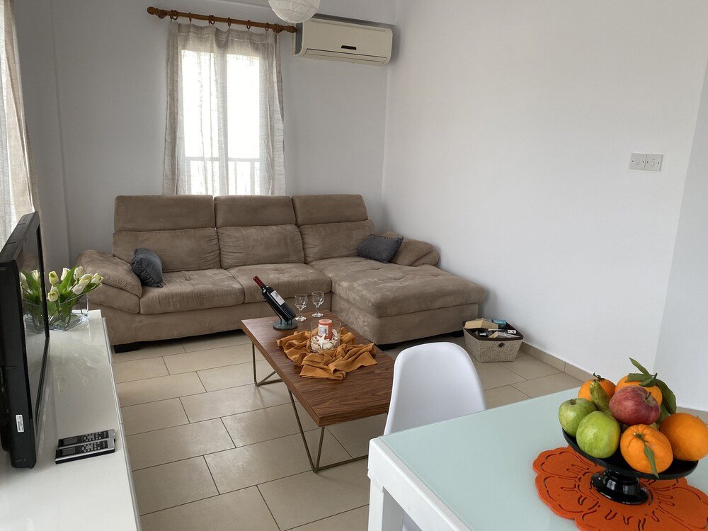 Пафос: Seashell Apartments