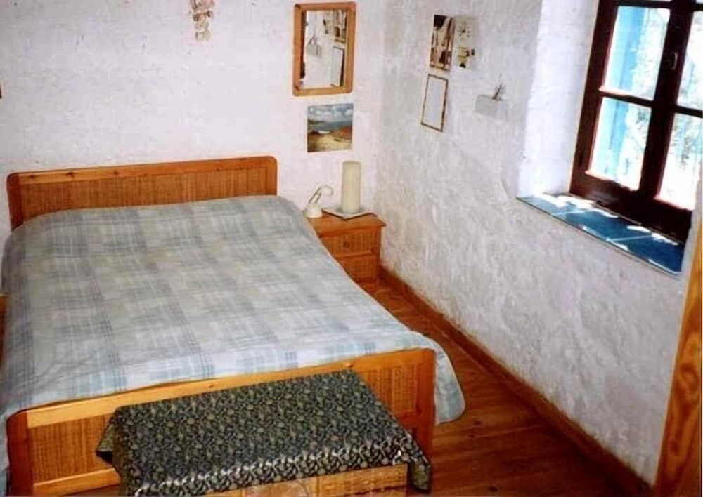 Киссонерга: Secluded Restored Farmhouse With Private Pool, 2 Bedrooms and Free Car