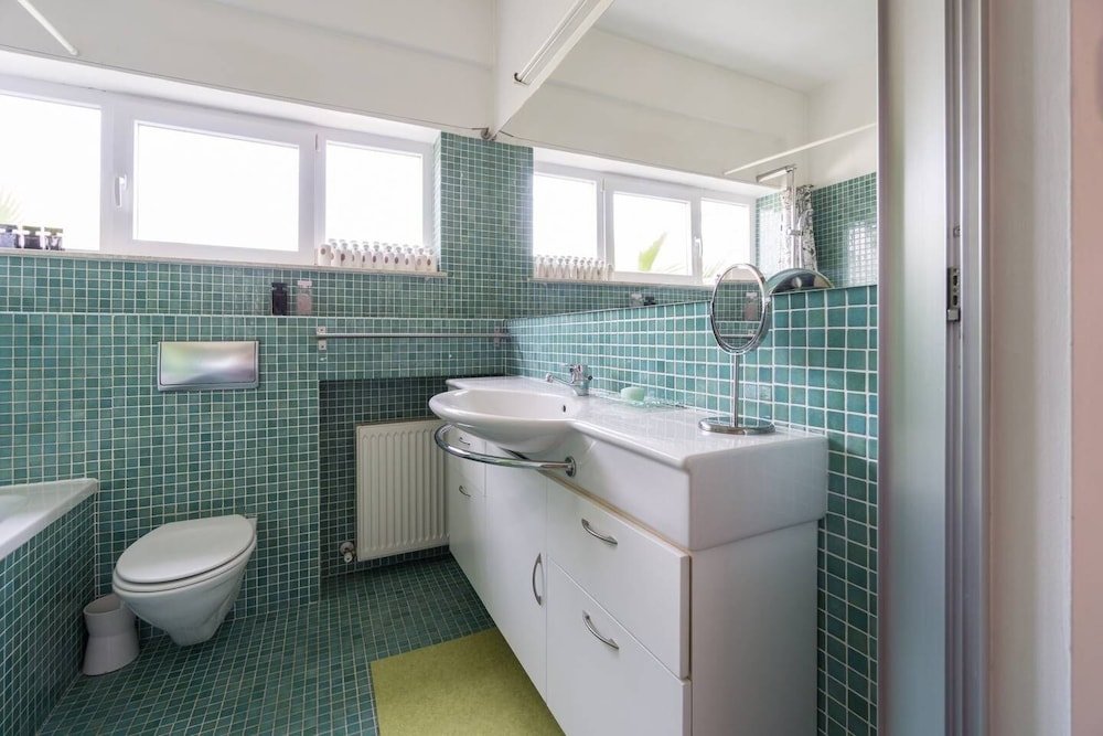 Лимассол: City Center Accomodation For Women - Free Bicycles