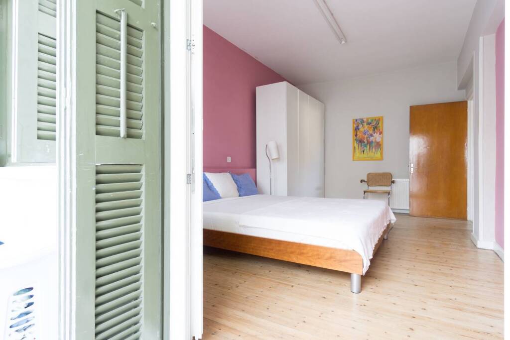 Лимассол: City Center Accomodation For Women - Free Bicycles