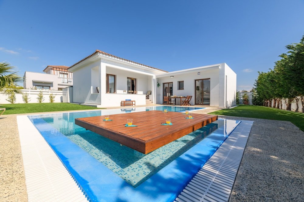 Айя-Напа: Napa Sunlight Villa