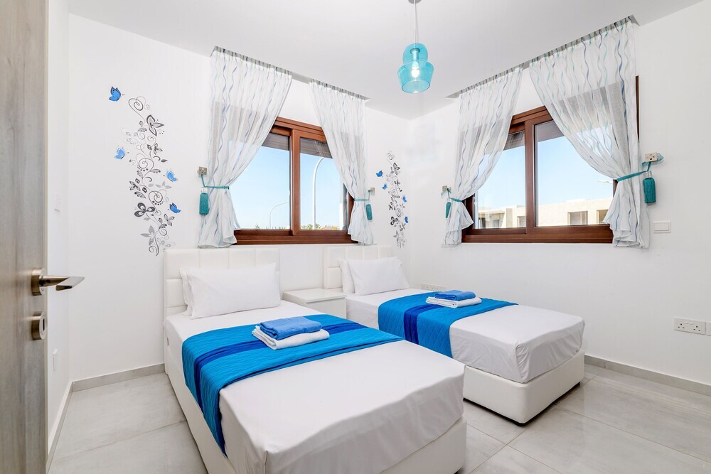 Serenity Seafront Villa — фото 2