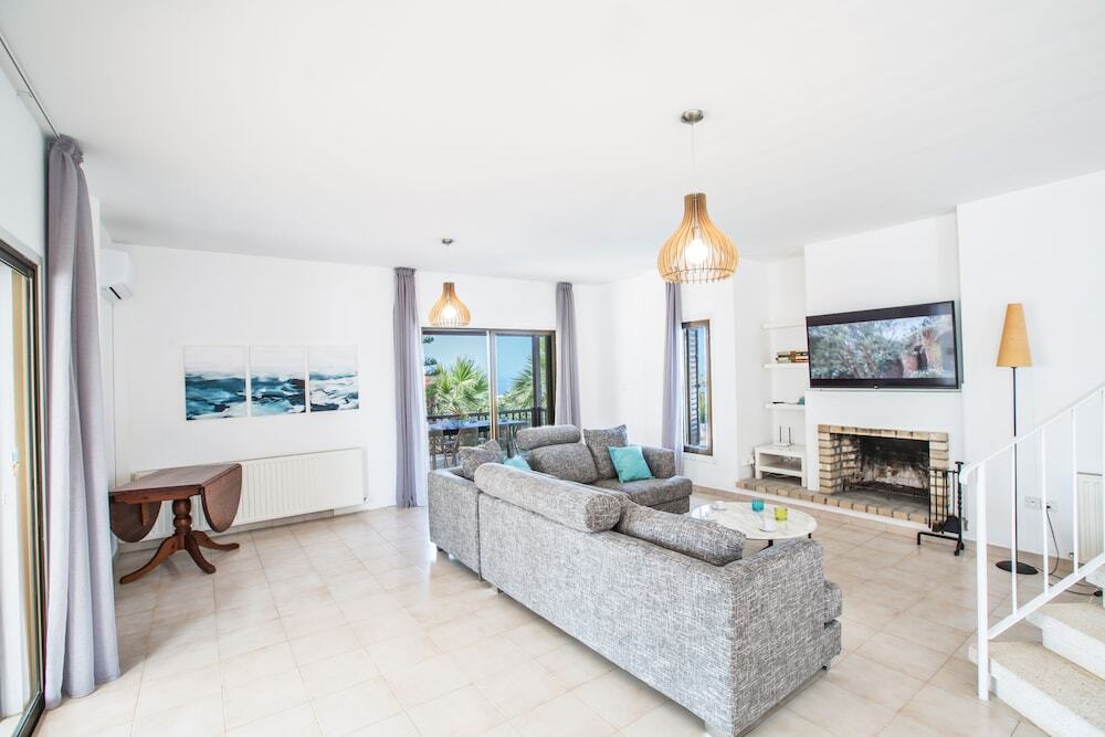 Айя-Напа: Villa Rosie, Modern 4bdr Ayia Napa Villa With Pool