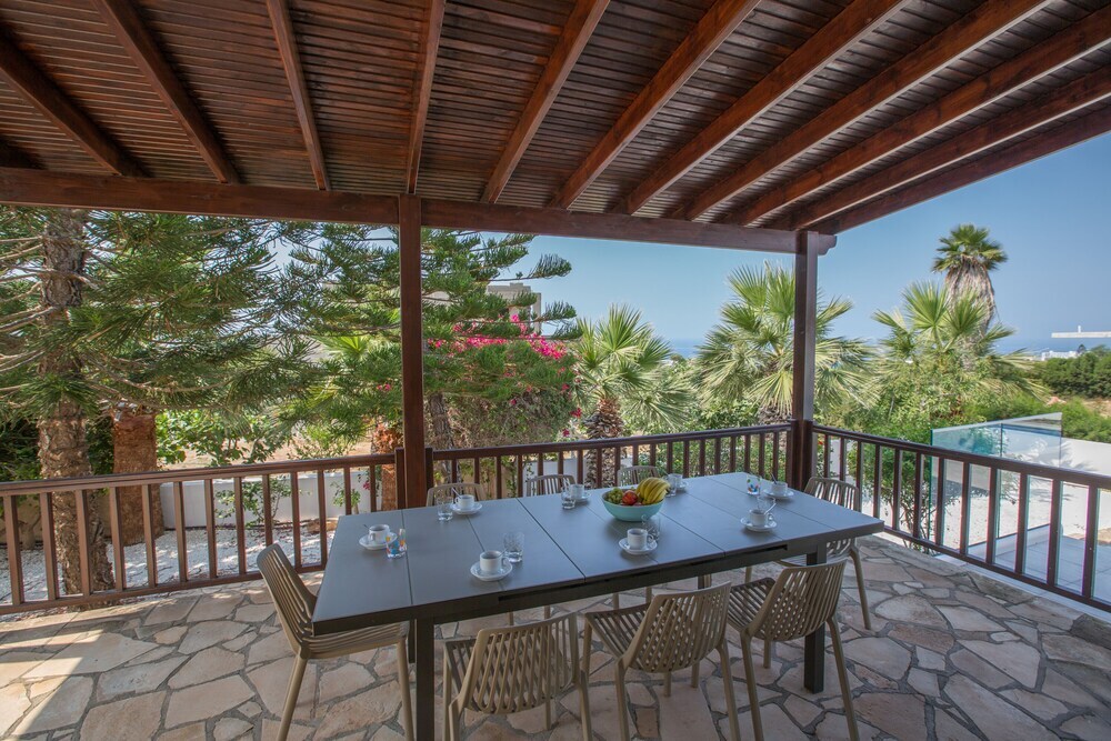 Айя-Напа: Villa Rosie, Modern 4bdr Ayia Napa Villa With Pool